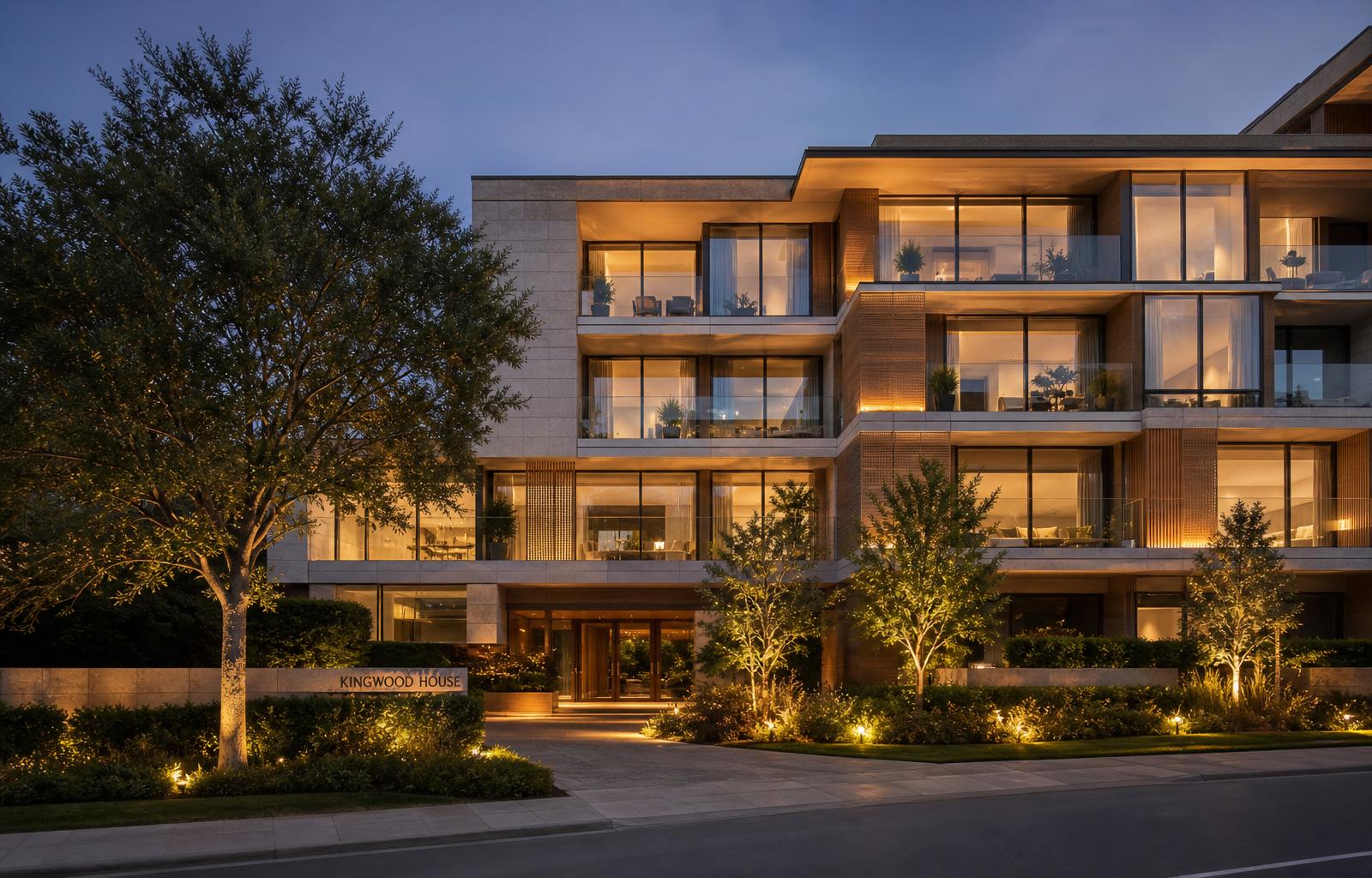 Bloque residencial de lujo al atardecer con iluminación cálida y amplios ventanales